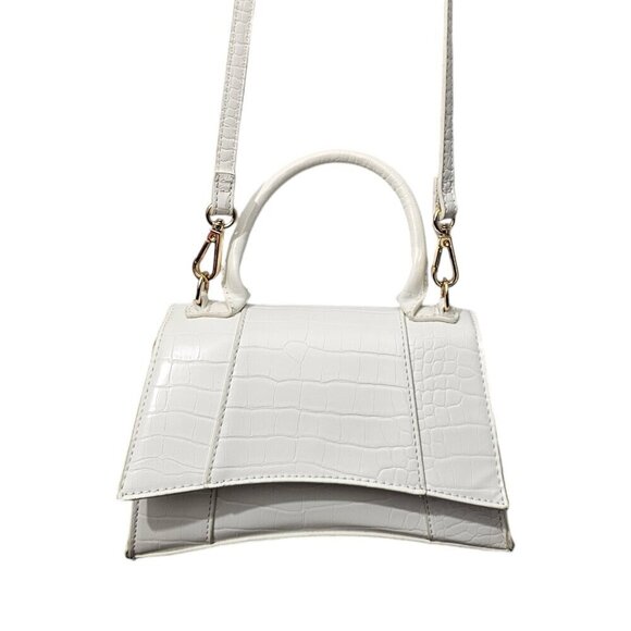Urban Expressions Lucas Oatmilk Croco Embossed Crossbody Bag - Picture 3 of 14